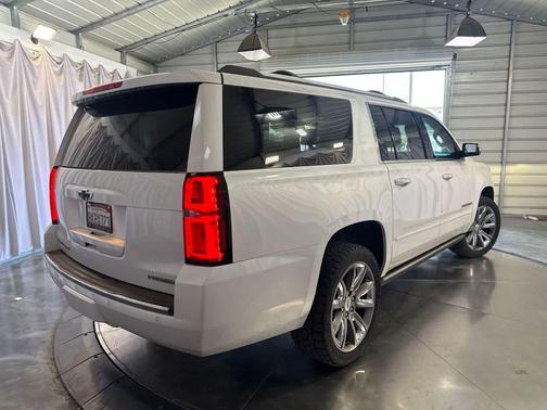 Iridescent Pearl Tricoat 2019 Chevrolet Suburban Premier