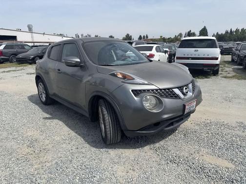 Gun Metallic 2015 Nissan Juke S