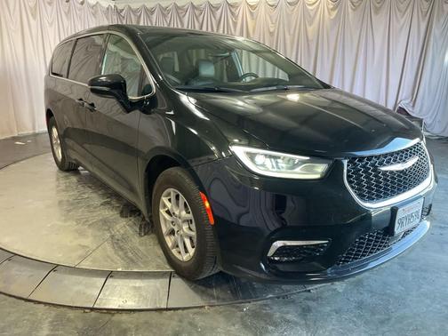 2025 Chrysler Pacifica L