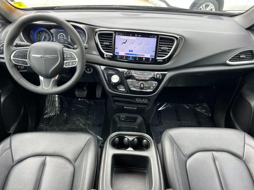 2025 Chrysler Pacifica L