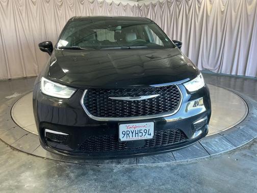 2025 Chrysler Pacifica L
