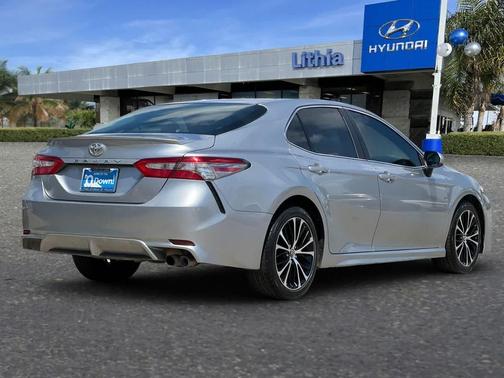 Celestial Silver Metallic 2018 Toyota Camry SE