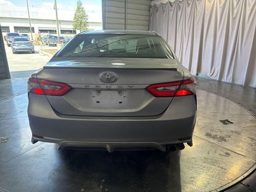 Celestial Silver Metallic 2018 Toyota Camry SE