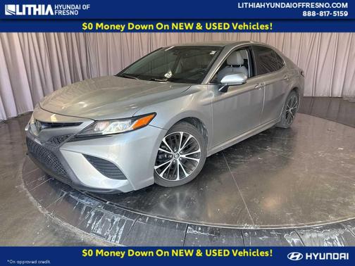 Celestial Silver Metallic 2018 Toyota Camry SE