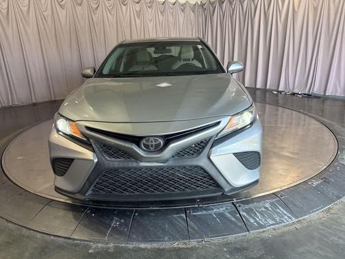 Celestial Silver Metallic 2018 Toyota Camry SE