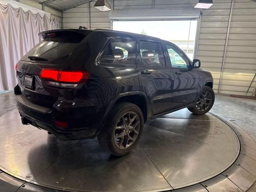 Diamond Black Crystal Pearlcoat 2021 Jeep Grand Cherokee 80th Anniversary