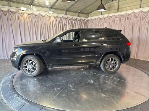 Diamond Black Crystal Pearlcoat 2021 Jeep Grand Cherokee 80th Anniversary