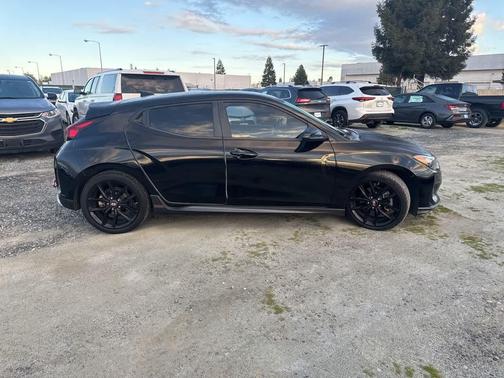 2019 Hyundai Veloster Base