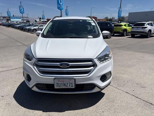 OXFORD WHITE 2017 Ford Escape SE