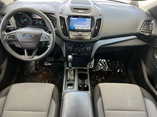 OXFORD WHITE 2017 Ford Escape SE