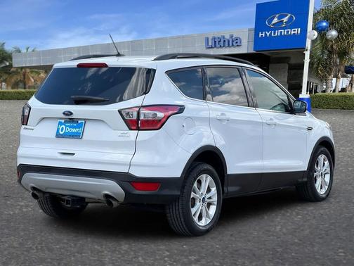 OXFORD WHITE 2017 Ford Escape SE