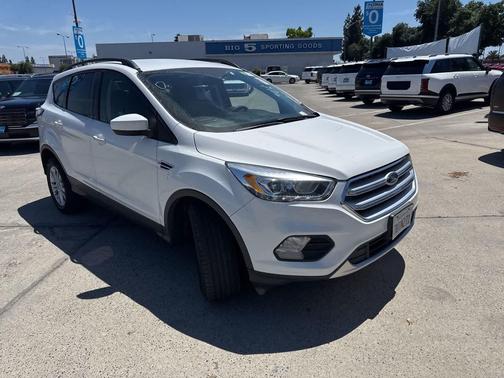 OXFORD WHITE 2017 Ford Escape SE