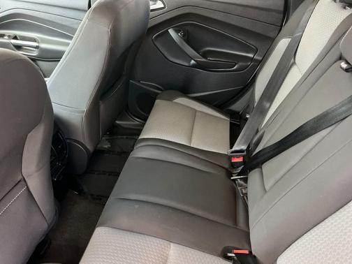 OXFORD WHITE 2017 Ford Escape SE
