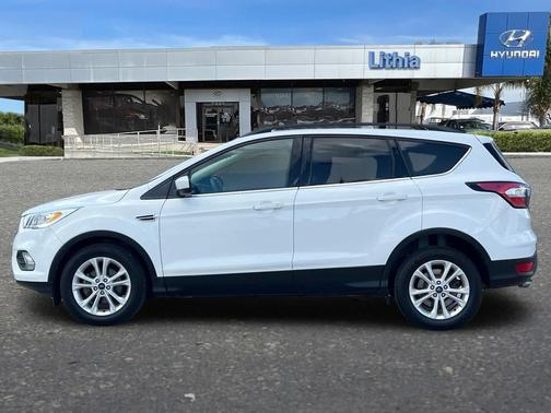 OXFORD WHITE 2017 Ford Escape SE