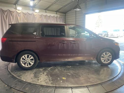 2017 Kia Sedona LX