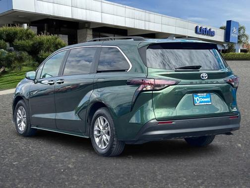 2023 Toyota Sienna XLE