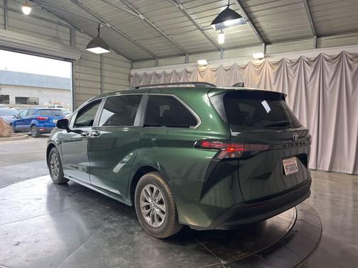 2023 Toyota Sienna XLE
