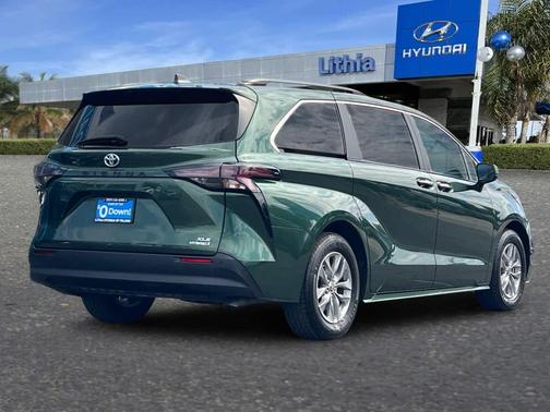 2023 Toyota Sienna XLE
