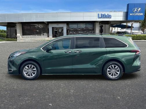 2023 Toyota Sienna XLE