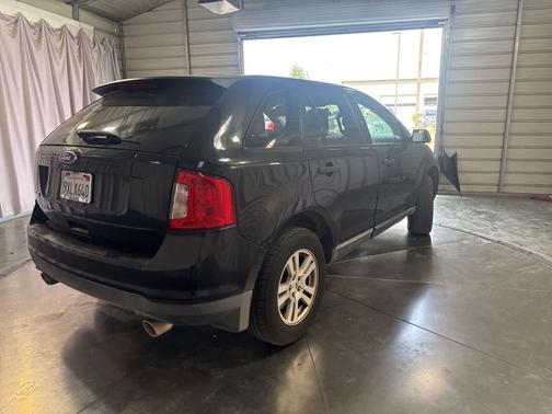 TUXEDO BLACK METALLIC 2011 Ford Edge SE