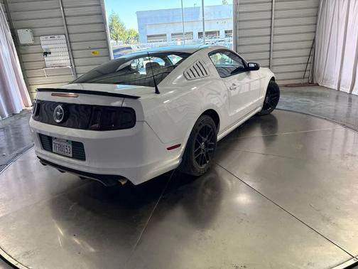 Oxford White 2014 Ford Mustang V6