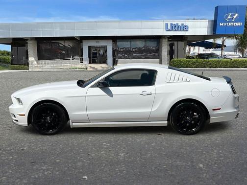 Oxford White 2014 Ford Mustang V6