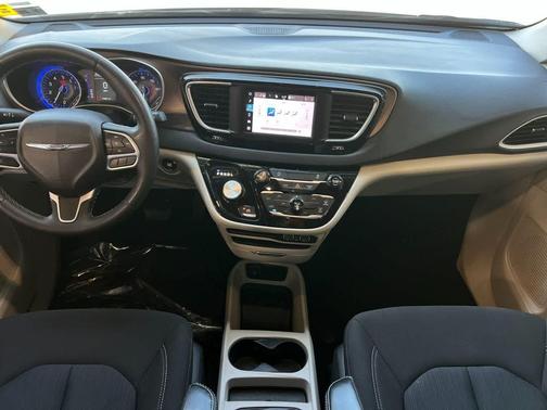 Bright White Clearcoat 2023 Chrysler Voyager LX
