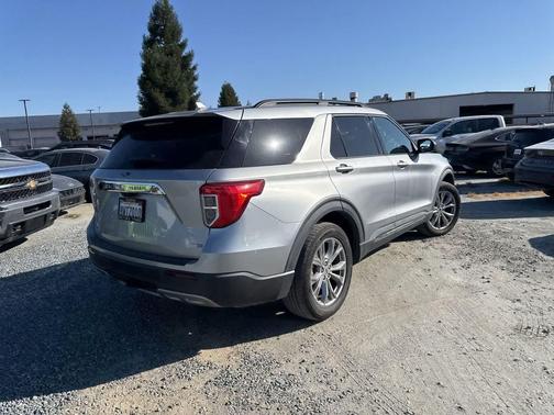 ICONIC SILVER METALLIC 2020 Ford Explorer XLT