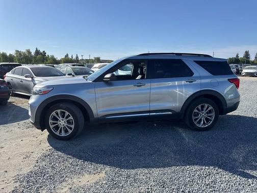 ICONIC SILVER METALLIC 2020 Ford Explorer XLT
