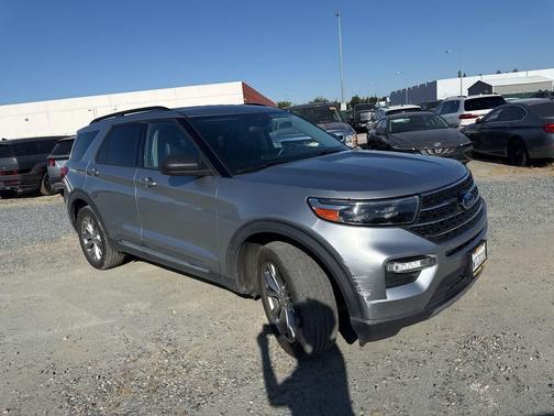 ICONIC SILVER METALLIC 2020 Ford Explorer XLT