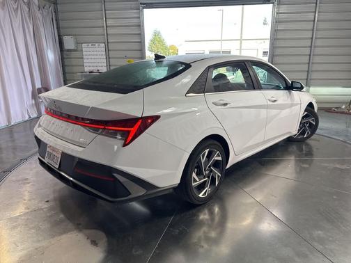 2025 Hyundai ELANTRA HEV Limited