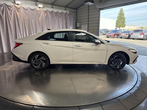 2025 Hyundai ELANTRA HEV Limited