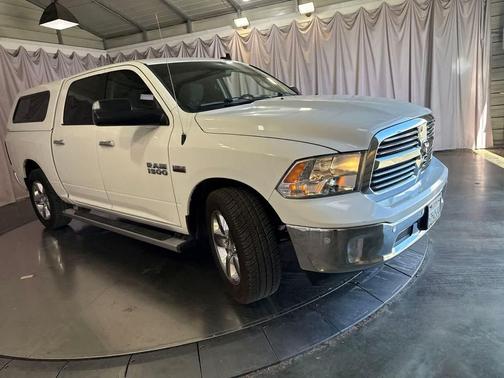 Bright White Clearcoat 2018 RAM 1500 Big Horn