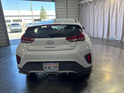2019 Hyundai Veloster 2