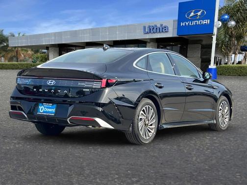 2026 Hyundai SONATA Hybrid Limited