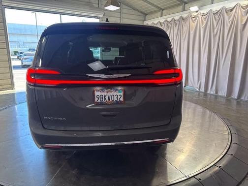 Ceramic Gray Clearcoat 2022 Chrysler Pacifica Touring L