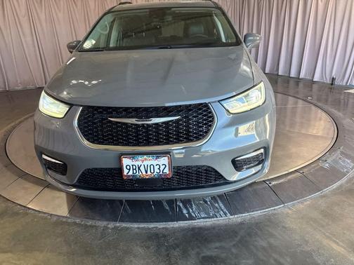 Ceramic Gray Clearcoat 2022 Chrysler Pacifica Touring L