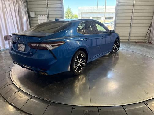Blue Streak Metallic 2019 Toyota Camry SE