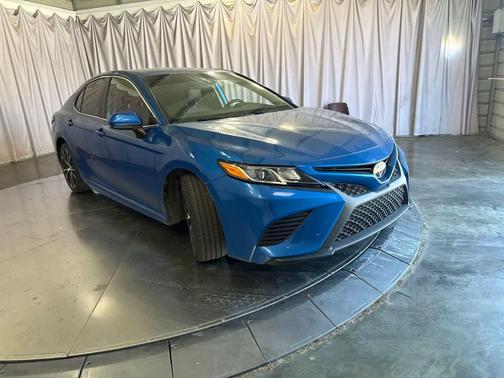 Blue Streak Metallic 2019 Toyota Camry SE