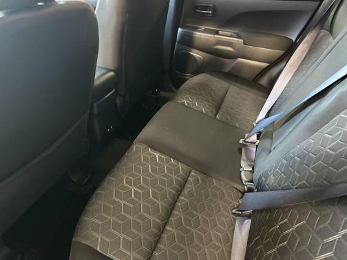 Mercury Gray Metallic 2026 Mitsubishi Outlander Sport 2.0 LE