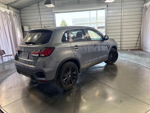 Mercury Gray Metallic 2026 Mitsubishi Outlander Sport 2.0 LE