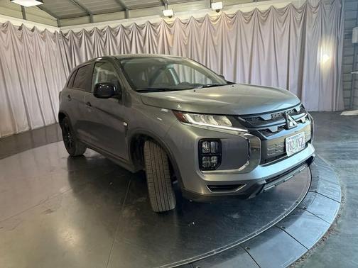 Mercury Gray Metallic 2026 Mitsubishi Outlander Sport 2.0 LE