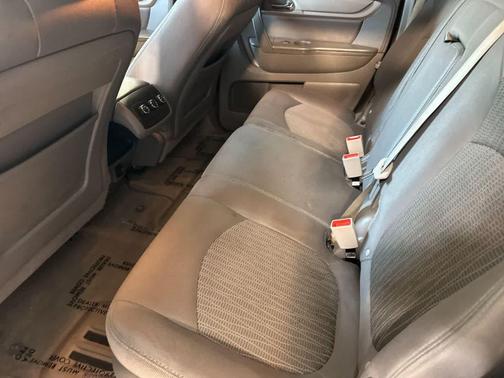 Summit White 2017 Chevrolet Traverse LS
