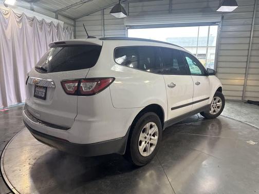 Summit White 2017 Chevrolet Traverse LS