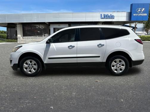 Summit White 2017 Chevrolet Traverse LS