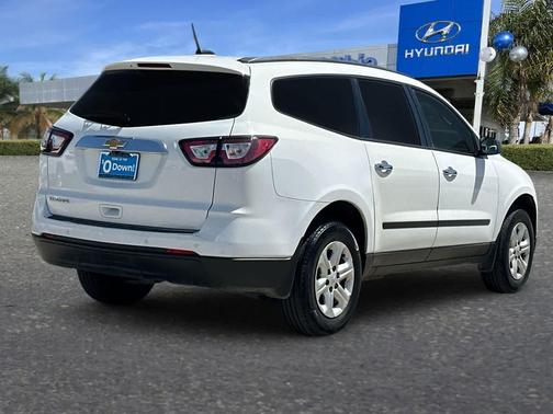 Summit White 2017 Chevrolet Traverse LS