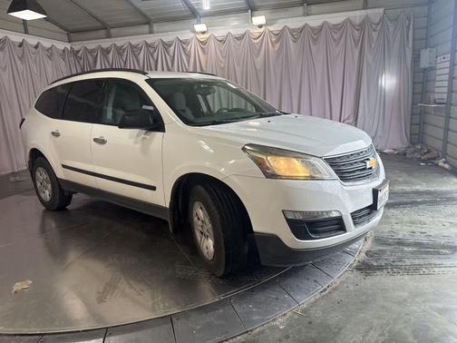 Summit White 2017 Chevrolet Traverse LS