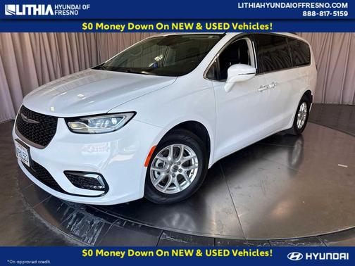 Bright White Clearcoat 2022 Chrysler Pacifica Touring L