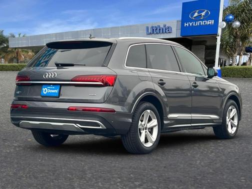 2023 Audi Q7 45 Premium Plus