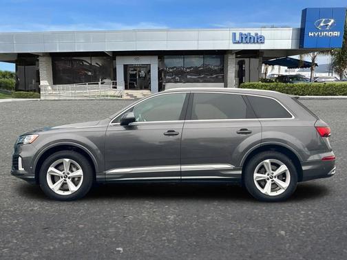 2023 Audi Q7 45 Premium Plus
